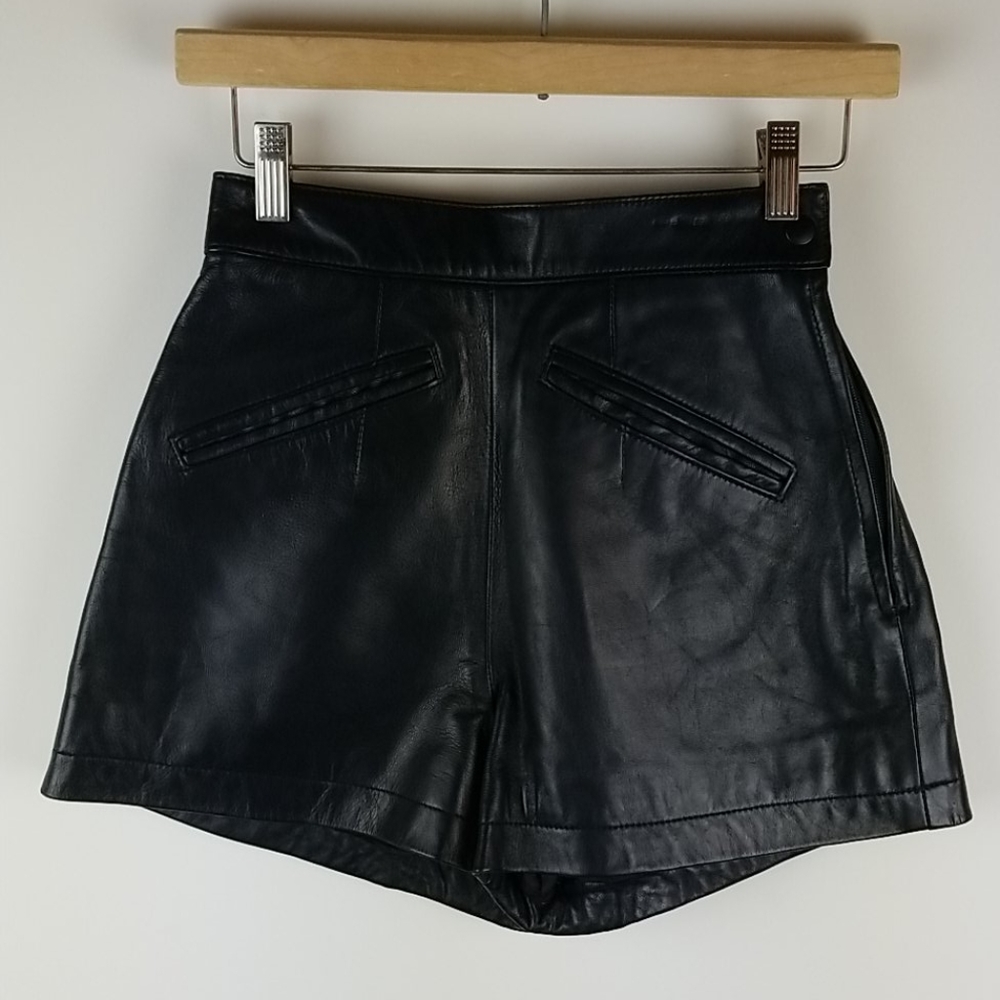 VAKKO Leather Shorts